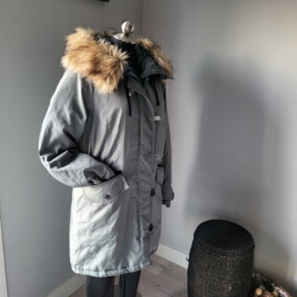 Ricki’s Faux Fur Winter Parka NWT Sz Lrg - Picture 2 of 13